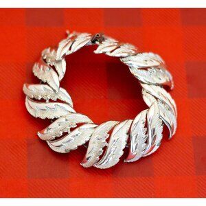 Vintage Silver Tone Leaves Bracelet by Coro, 7 Inches - O28